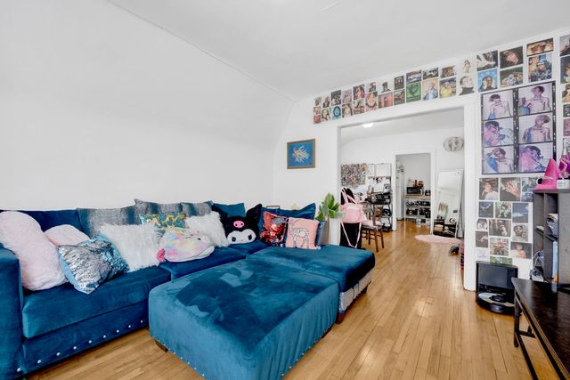 5037 W Winona Street, Chicago, IL 60630