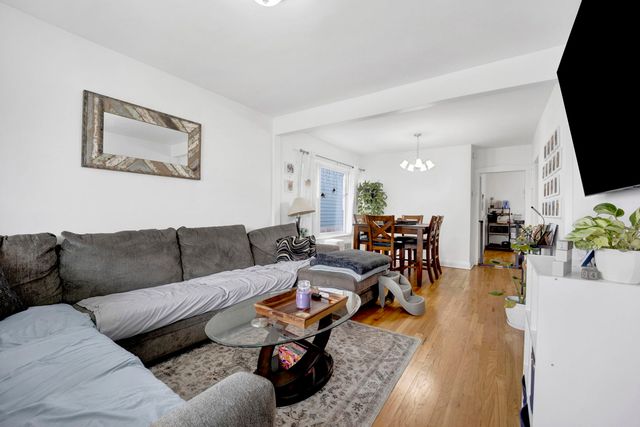 5037 W Winona Street, Chicago, IL 60630