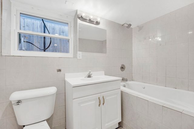 5037 W Winona Street, Chicago, IL 60630