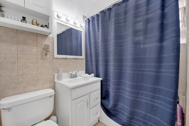 5037 W Winona Street, Chicago, IL 60630