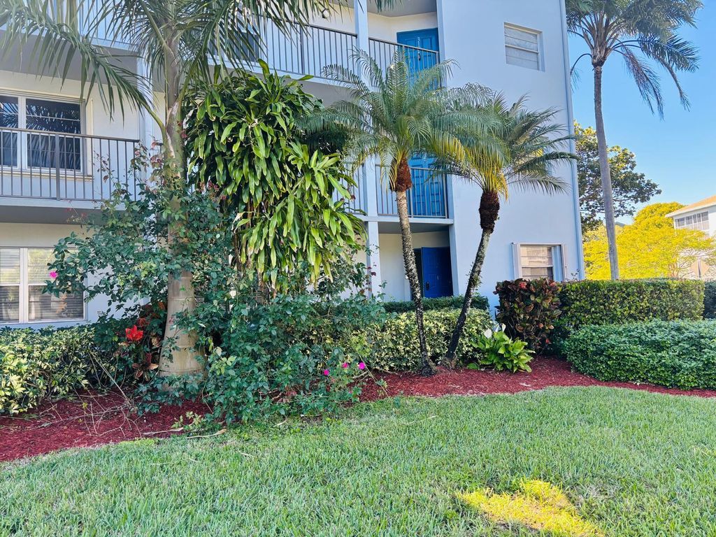 800 SW 125th Way 112O, Pembroke Pines, FL 33027
