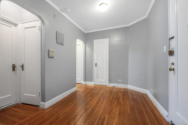 306 E Mosholu Pkwysouth 1F, Bronx, NY 10458