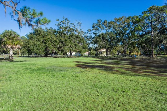 8132 HONEYBEE LANE, Tampa, FL 33635