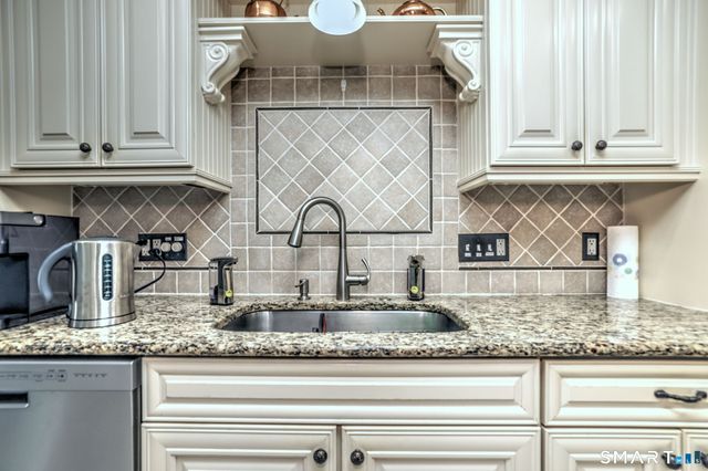 12 Naugatuck Avenue APT A7, Milford, CT 06460