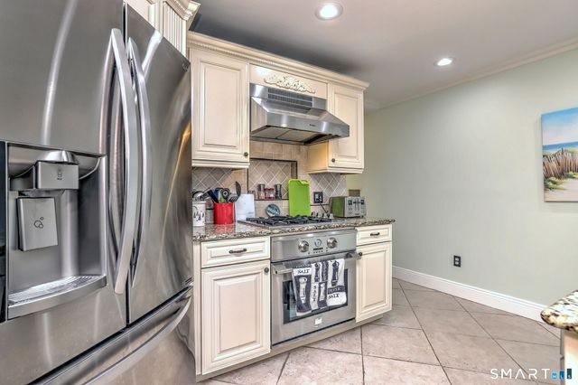 12 Naugatuck Avenue APT A7, Milford, CT 06460