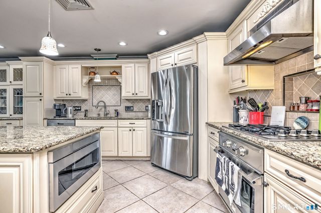 12 Naugatuck Avenue APT A7, Milford, CT 06460