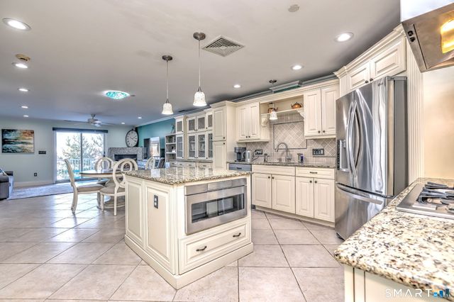 12 Naugatuck Avenue APT A7, Milford, CT 06460