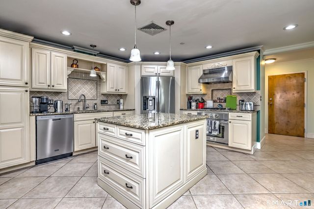 12 Naugatuck Avenue APT A7, Milford, CT 06460