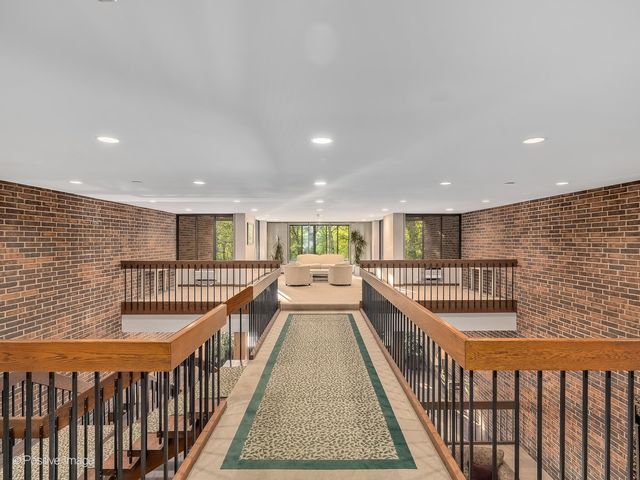 1401 Burr Oak Road 202B, Hinsdale, IL 60521