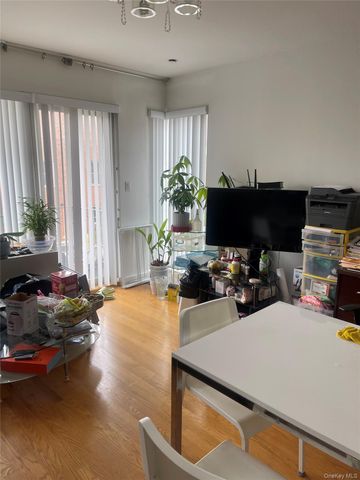 71-28 163rd Street 3B, Fresh Meadows, NY 11365