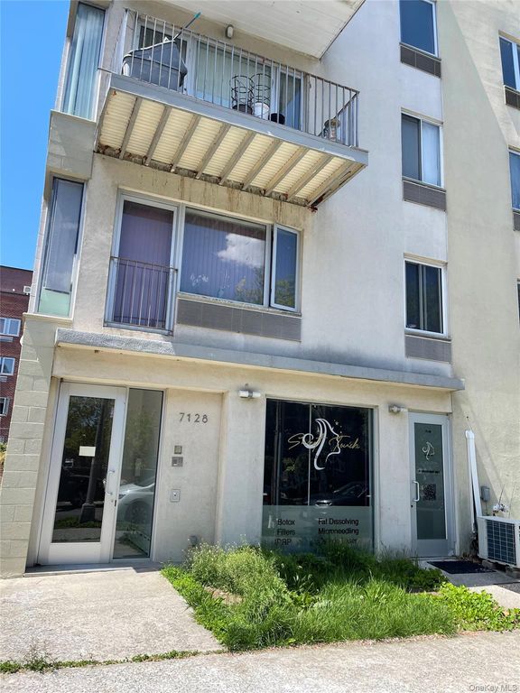 71-28 163rd Street 3B, Fresh Meadows, NY 11365