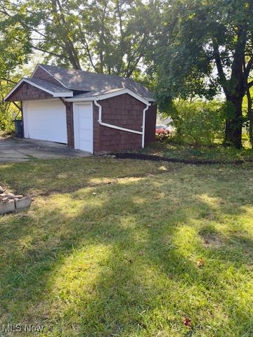 966 La Belle Avenue, Akron, OH 44320