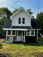 966 La Belle Avenue, Akron, OH 44320