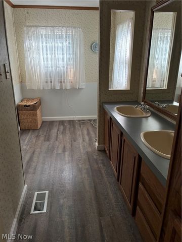 63 Parkway Drive, Olmsted Twp, OH 44138
