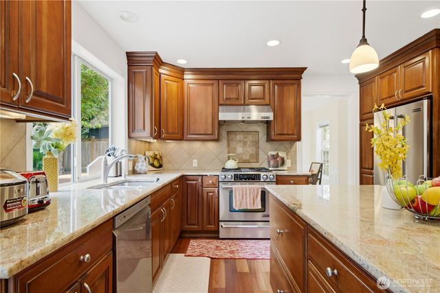 23030 NE 13th Street, Sammamish, WA 98074