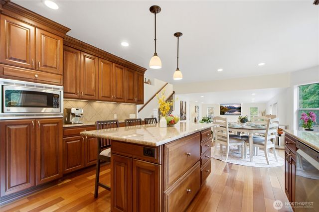 23030 NE 13th Street, Sammamish, WA 98074