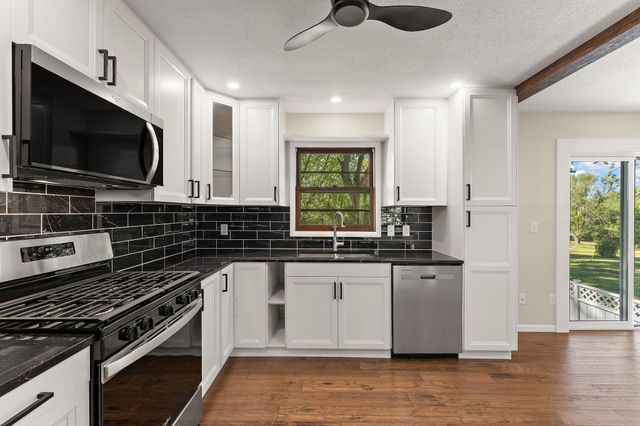 18421 Country Squires Circle, Prior Lake, MN 55372