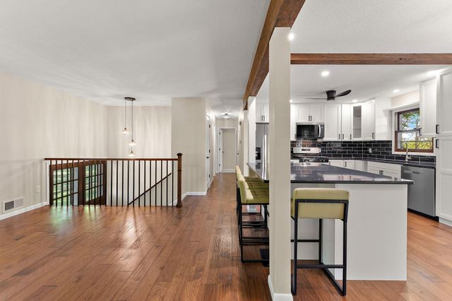 18421 Country Squires Circle, Prior Lake, MN 55372