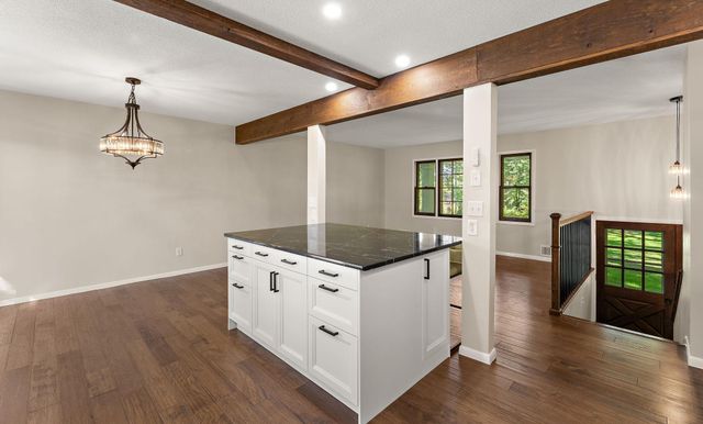 18421 Country Squires Circle, Prior Lake, MN 55372