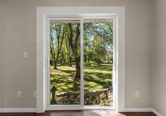 18421 Country Squires Circle, Prior Lake, MN 55372