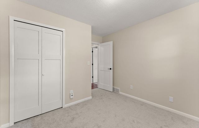 18421 Country Squires Circle, Prior Lake, MN 55372