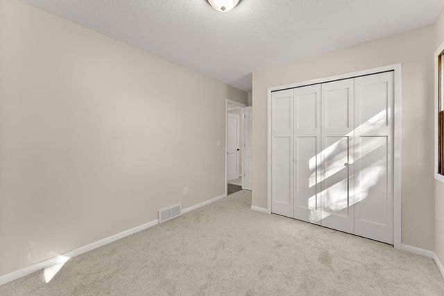18421 Country Squires Circle, Prior Lake, MN 55372
