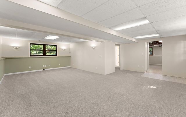 18421 Country Squires Circle, Prior Lake, MN 55372