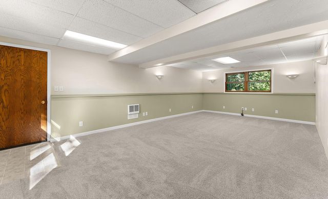 18421 Country Squires Circle, Prior Lake, MN 55372