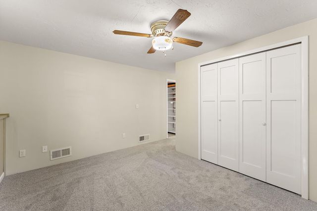 18421 Country Squires Circle, Prior Lake, MN 55372