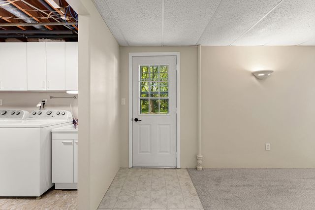 18421 Country Squires Circle, Prior Lake, MN 55372