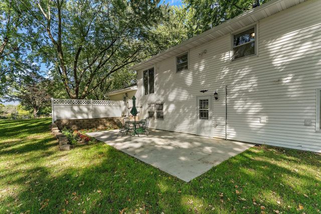 18421 Country Squires Circle, Prior Lake, MN 55372