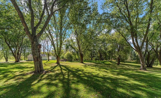 18421 Country Squires Circle, Prior Lake, MN 55372