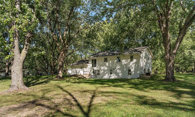 18421 Country Squires Circle, Prior Lake, MN 55372