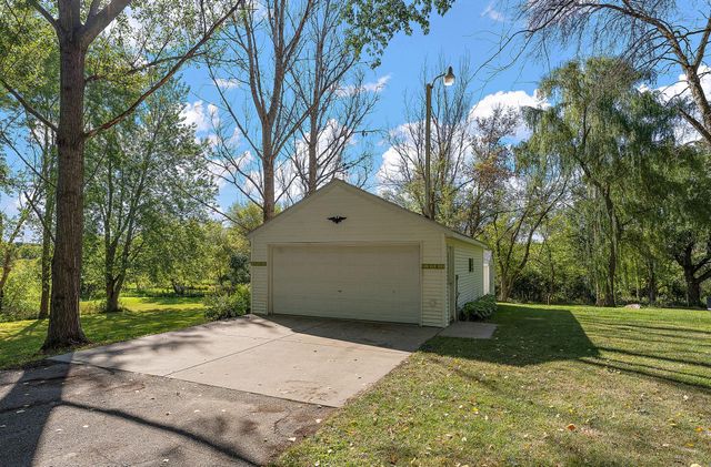 18421 Country Squires Circle, Prior Lake, MN 55372