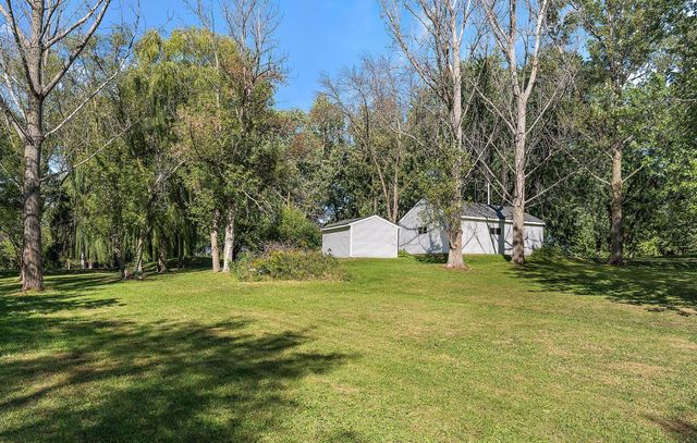 18421 Country Squires Circle, Prior Lake, MN 55372