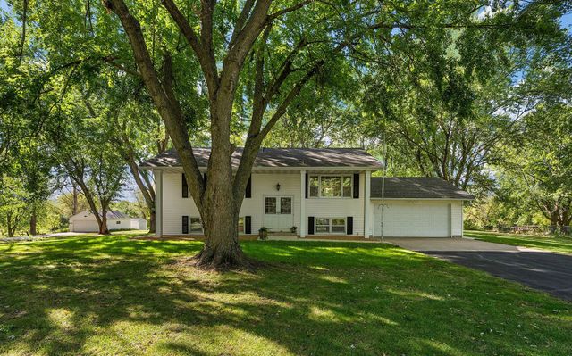 18421 Country Squires Circle, Prior Lake, MN 55372