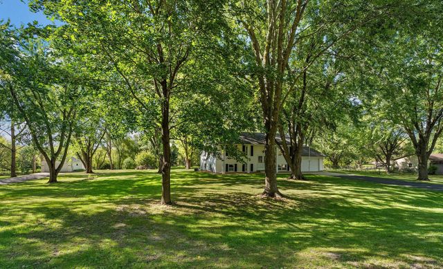18421 Country Squires Circle, Prior Lake, MN 55372