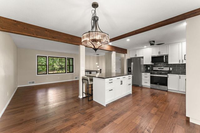 18421 Country Squires Circle, Prior Lake, MN 55372
