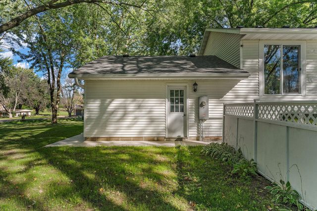 18421 Country Squires Circle, Prior Lake, MN 55372
