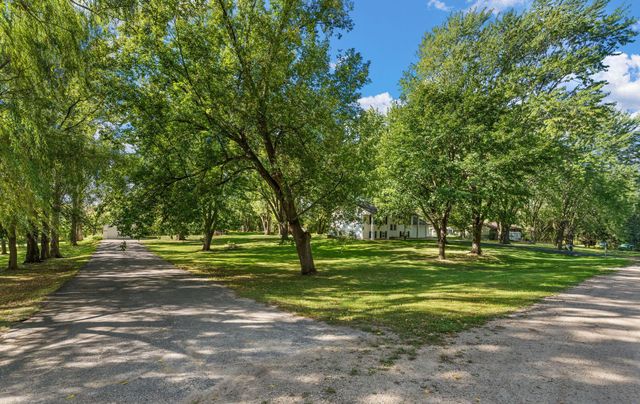 18421 Country Squires Circle, Prior Lake, MN 55372