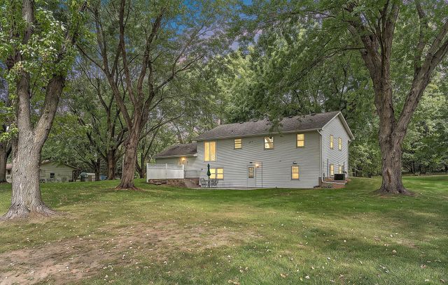 18421 Country Squires Circle, Prior Lake, MN 55372