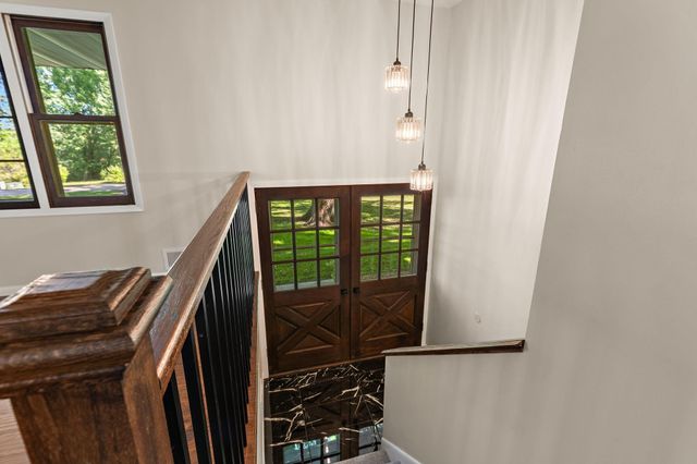 18421 Country Squires Circle, Prior Lake, MN 55372