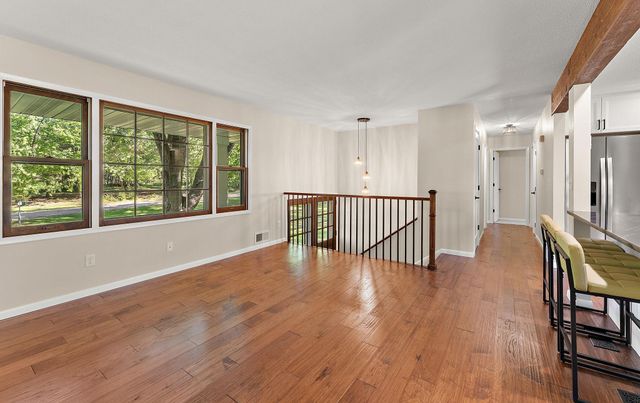 18421 Country Squires Circle, Prior Lake, MN 55372