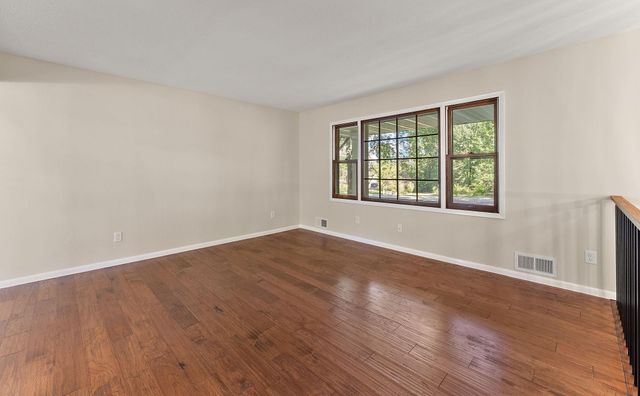 18421 Country Squires Circle, Prior Lake, MN 55372