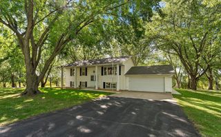 18421 Country Squires Circle, Prior Lake, MN 55372