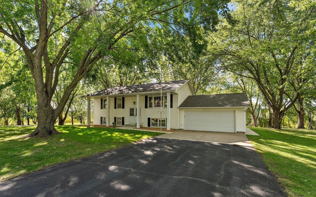 18421 Country Squires Circle, Prior Lake, MN 55372 — exterior