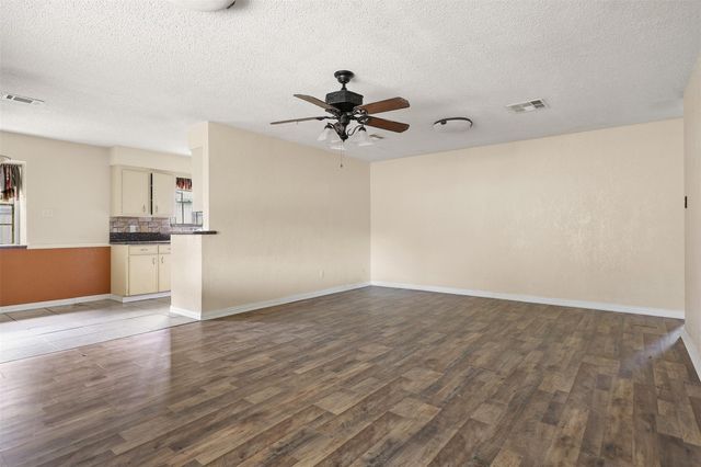 1705 20th Avenue N, Texas City, TX 77590
