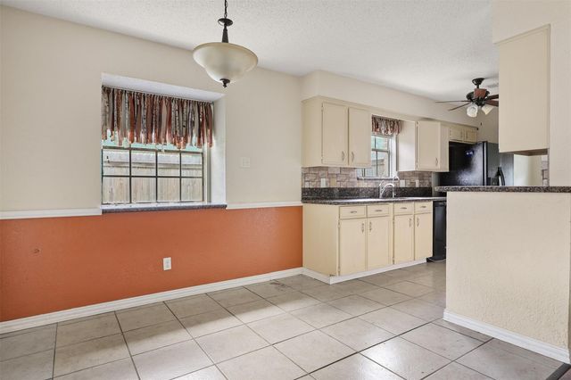 1705 20th Avenue N, Texas City, TX 77590