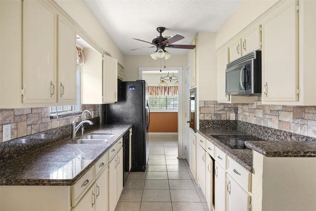 1705 20th Avenue N, Texas City, TX 77590