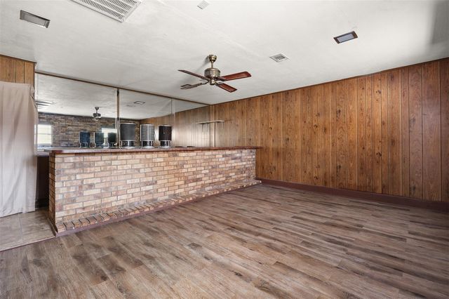1705 20th Avenue N, Texas City, TX 77590